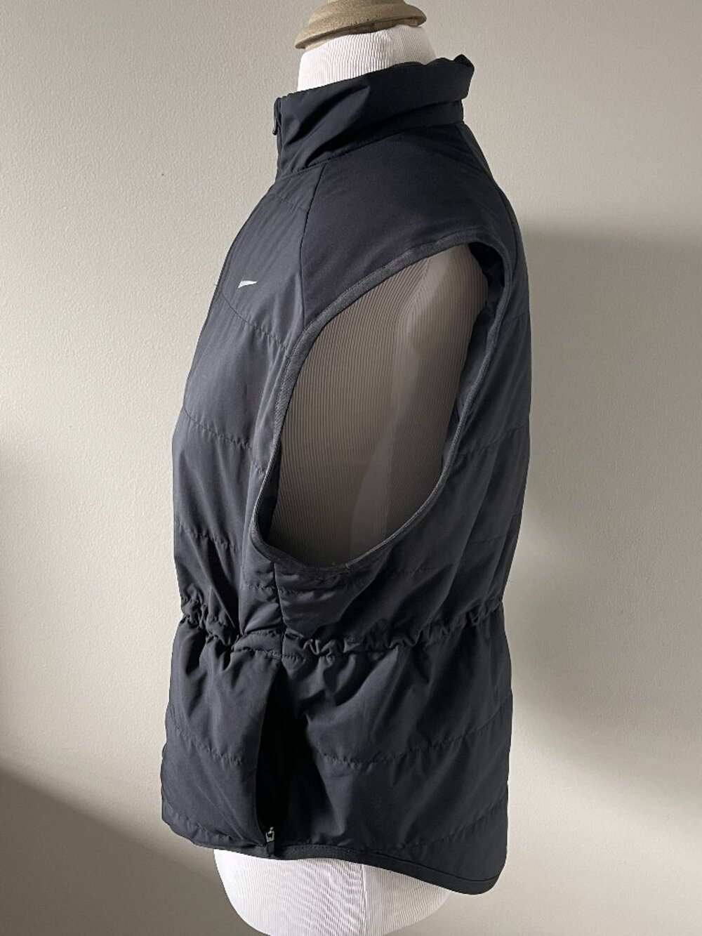 Nike Women's Therma-FIT Swift Running Vest, Size M - Picture 4 of 6